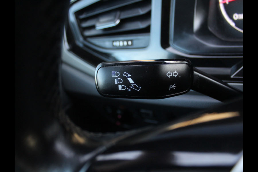 Volkswagen Polo 1.0 MPI Comfortline AIRCO | ADAPCRUISE | CARPLAY | NAVI | DAB | LED | STB