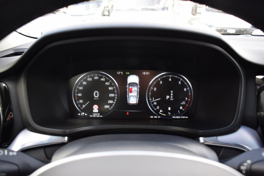 Volvo V60 2.0 B3 Momentum Business | Trekhaak | Apple CarPlay | ACC | Climate