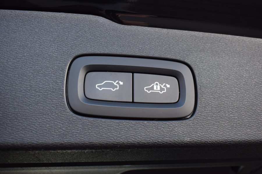 Volvo V60 2.0 B3 Momentum Business | Trekhaak | Apple CarPlay | ACC | Climate