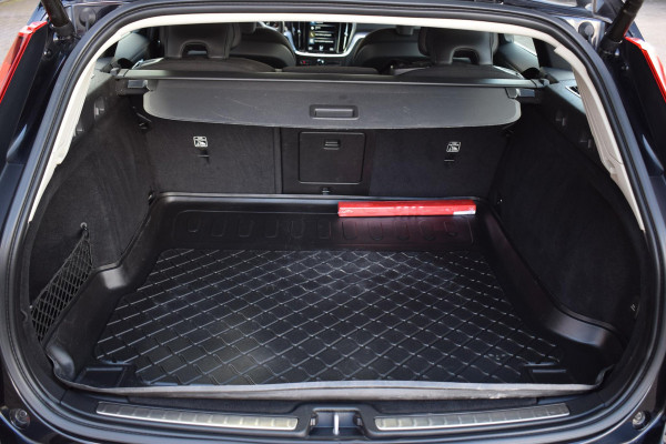 Volvo V60 2.0 B3 Momentum Business | Trekhaak | Apple CarPlay | ACC | Climate