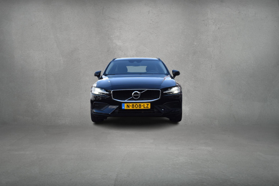 Volvo V60 2.0 B3 Momentum Business | Trekhaak | Apple CarPlay | ACC | Climate
