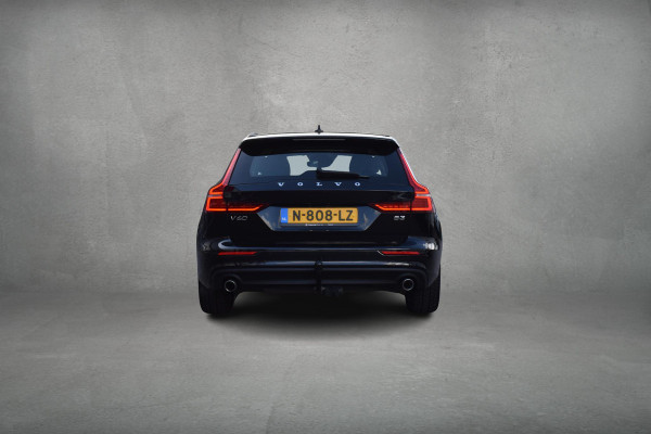 Volvo V60 2.0 B3 Momentum Business | Trekhaak | Apple CarPlay | ACC | Climate
