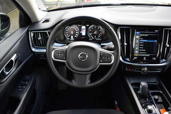 Volvo V60 2.0 B3 Momentum Business | Trekhaak | Apple CarPlay | ACC | Climate