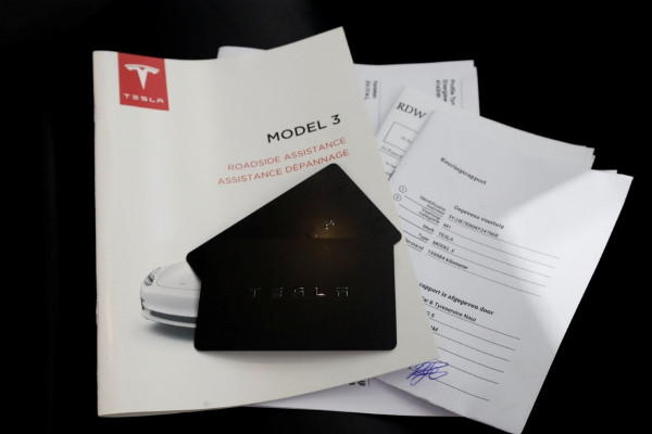 Tesla Model 3 Long Range AWD 19inch/Autopilot/Panoramadak SOH 83% Marge 03-2019