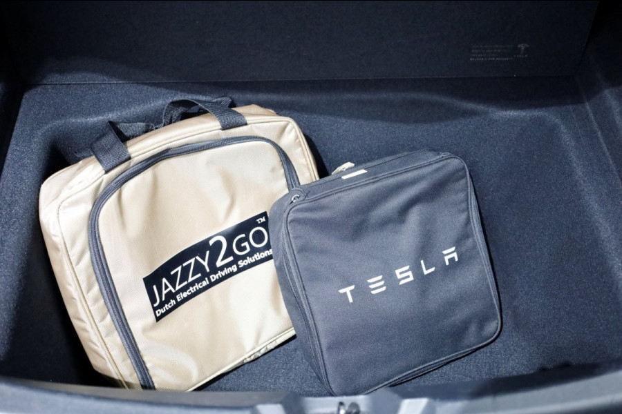 Tesla Model 3 Long Range AWD 19inch/Autopilot/Panoramadak SOH 83% Marge 03-2019