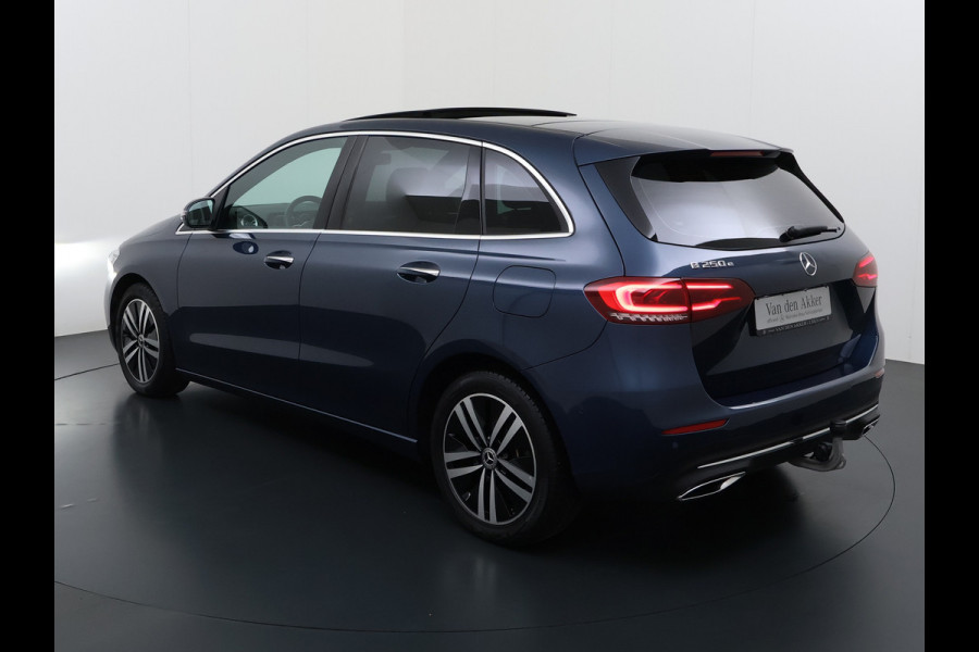 Mercedes-Benz B-Klasse 250e Luxury // Trekhaak // Panorama dak // Camera // MultiBeam LED // Sfeerverlichting // Stoelverwarming // Wide Screen