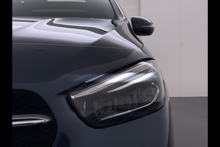 Mercedes-Benz B-Klasse 250e Luxury // Trekhaak // Panorama dak // Camera // MultiBeam LED // Sfeerverlichting // Stoelverwarming // Wide Screen