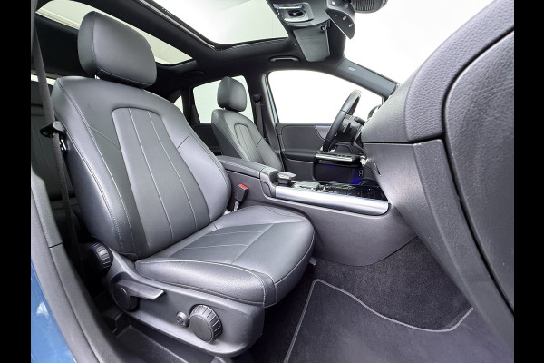 Mercedes-Benz B-Klasse 250e Luxury // Trekhaak // Panorama dak // Camera // MultiBeam LED // Sfeerverlichting // Stoelverwarming // Wide Screen