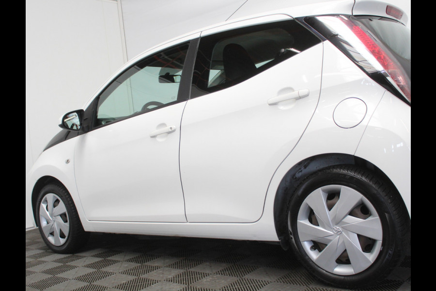 Toyota Aygo 1.0 VVT-i x-fun AIRCO | CAMERA | STB | LED | ELRM/SP | CV
