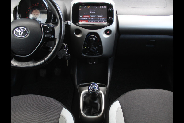 Toyota Aygo 1.0 VVT-i x-fun AIRCO | CAMERA | STB | LED | ELRM/SP | CV