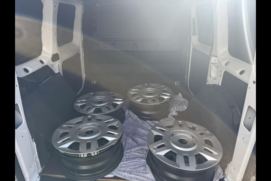 Ford Transit Connect 2.0 EcoBlue L1 Trend | 122pk | Automaat | Nieuw model | Trekhaak | Zwarte velgen | Race striping