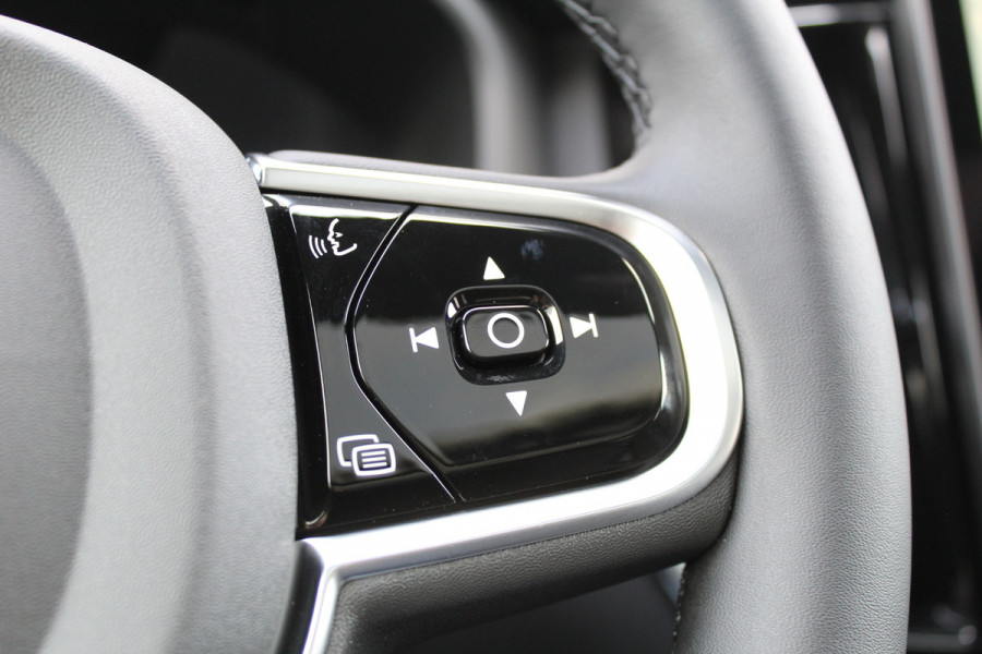 Volvo XC60 2.0 T8 Plug-in hybrid Plus Black Edition | Head-up | 360 | Zwenkbare trekhaak | Panoramadak