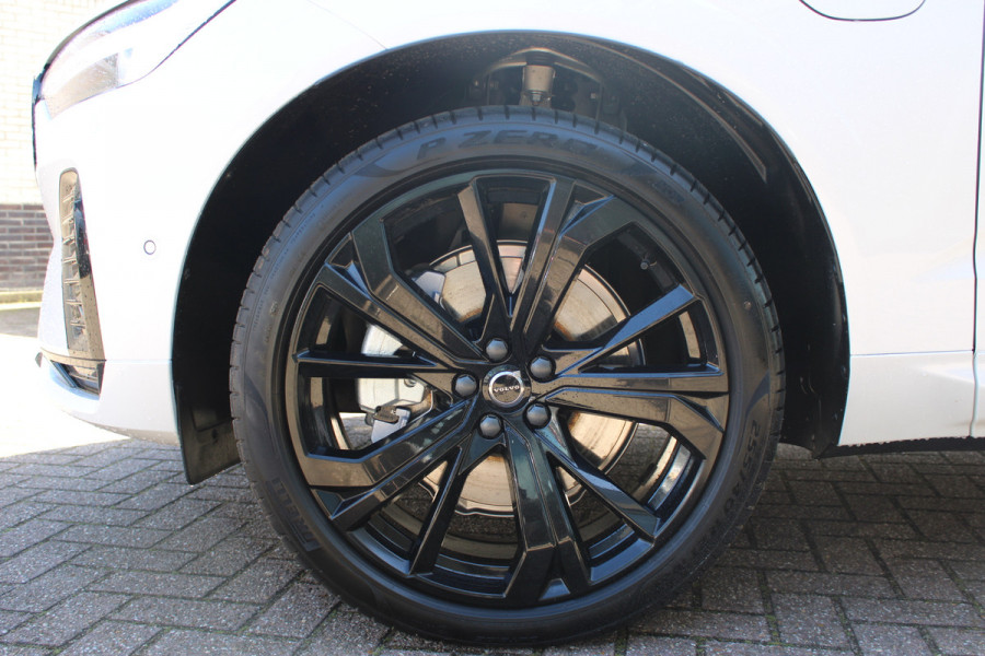 Volvo XC60 2.0 T8 Plug-in hybrid Plus Black Edition | Head-up | 360 | Zwenkbare trekhaak | Panoramadak