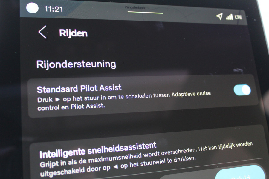 Volvo XC60 2.0 T8 Plug-in hybrid Plus Black Edition | Head-up | 360 | Zwenkbare trekhaak | Panoramadak