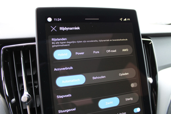 Volvo XC60 2.0 T8 Plug-in hybrid Plus Black Edition | Head-up | 360 | Zwenkbare trekhaak | Panoramadak
