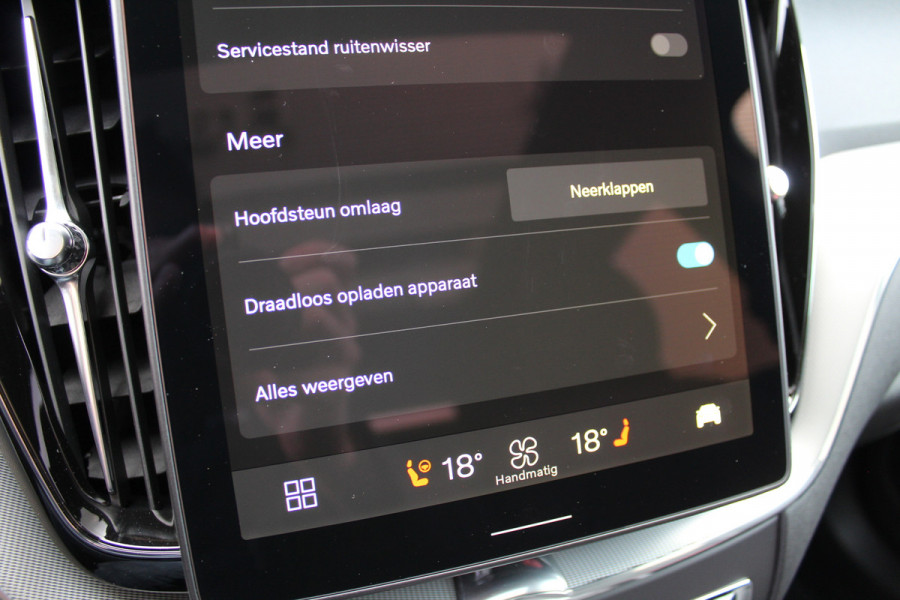 Volvo XC60 2.0 T8 Plug-in hybrid Plus Black Edition | Head-up | 360 | Zwenkbare trekhaak | Panoramadak