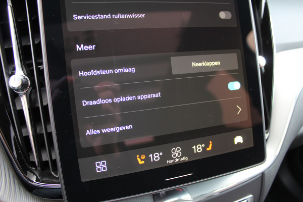 Volvo XC60 2.0 T8 Plug-in hybrid Plus Black Edition | Head-up | 360 | Zwenkbare trekhaak | Panoramadak