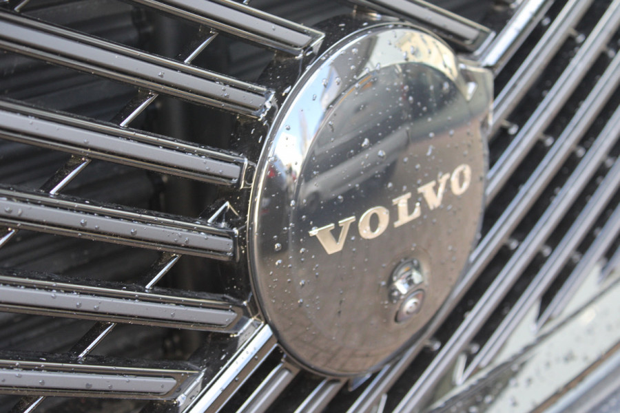 Volvo XC60 2.0 T8 Plug-in hybrid Plus Black Edition Head-up | 360 | Zwenkbare trekhaak | Panoramadak