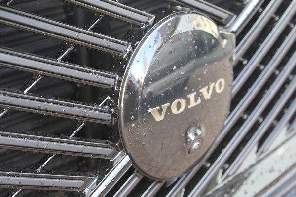Volvo XC60 2.0 T8 Plug-in hybrid Plus Black Edition Head-up | 360 | Zwenkbare trekhaak | Panoramadak