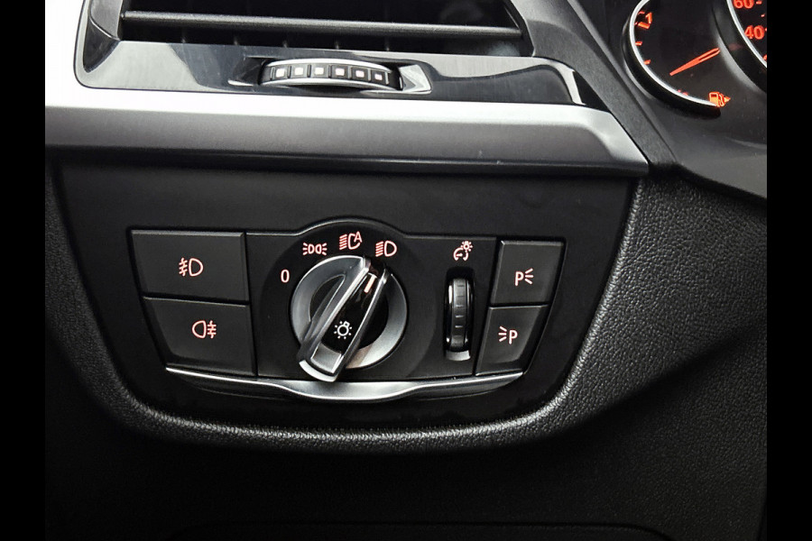 BMW X3 XDrive20i Launch Edition High Executive (Dealer OnderH, Navi, Camera, Parkeersensoren, StoelV, Cruise Con, Climate Con,Etc)