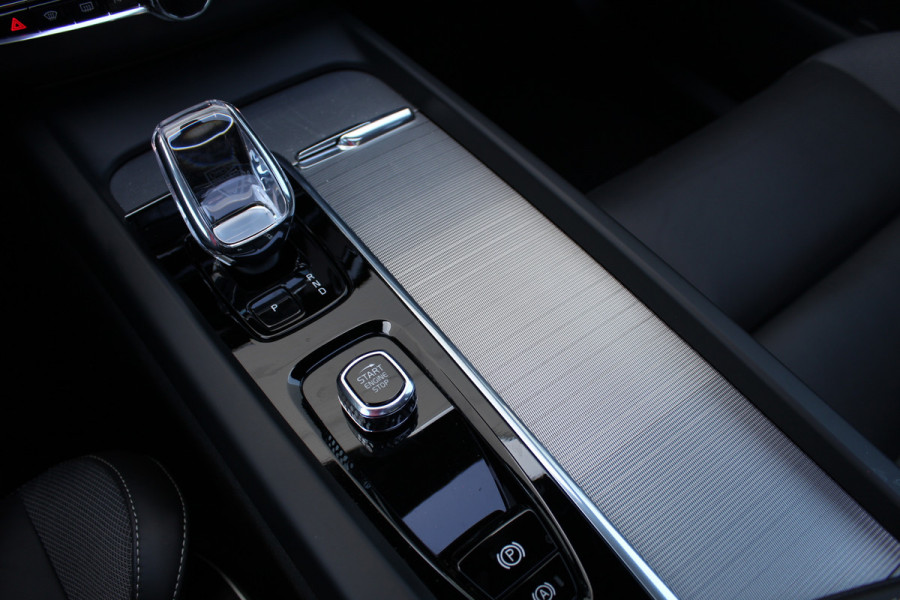 Volvo XC60 2.0 T8 Plug-in hybrid Plus Black Edition Head-up | 360 | Zwenkbare trekhaak | Panoramadak