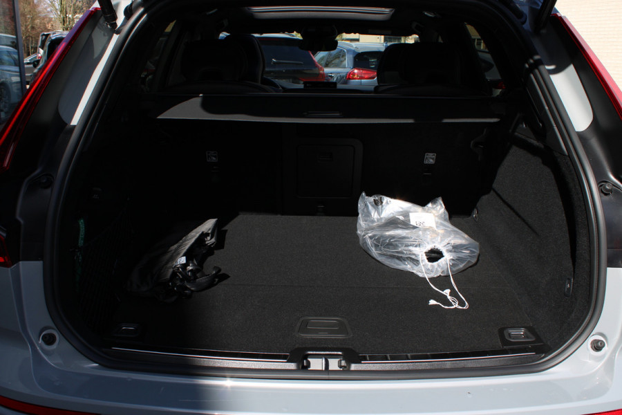 Volvo XC60 2.0 T8 Plug-in hybrid Plus Black Edition Head-up | 360 | Zwenkbare trekhaak | Panoramadak
