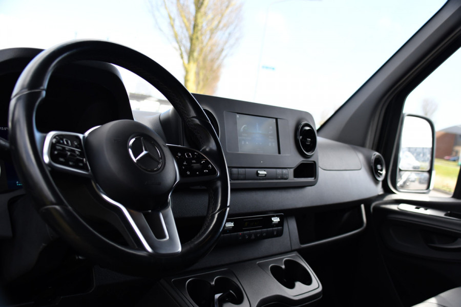 Mercedes-Benz Sprinter 317 1.9 CDI L2H2 RWD Black Edition Camera, Cruise, Carplay, LED, 170pk, Automaat, Stoelverwarming, Standkachel,