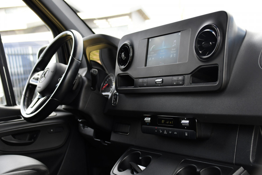 Mercedes-Benz Sprinter 317 1.9 CDI L2H2 RWD Black Edition Camera, Cruise, Carplay, LED, 170pk, Automaat, Stoelverwarming, Standkachel,