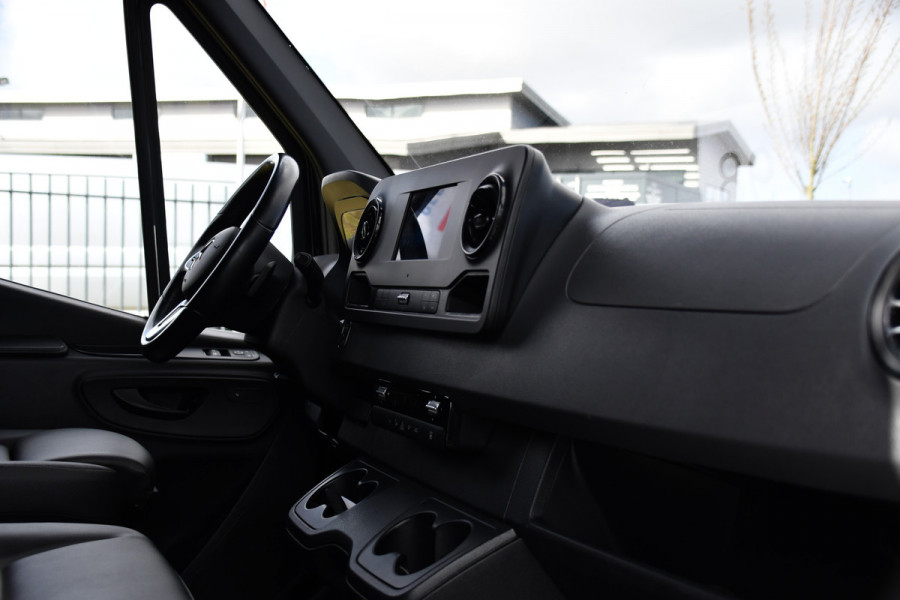 Mercedes-Benz Sprinter 317 1.9 CDI L2H2 RWD Black Edition Camera, Cruise, Carplay, LED, 170pk, Automaat, Stoelverwarming, Standkachel,