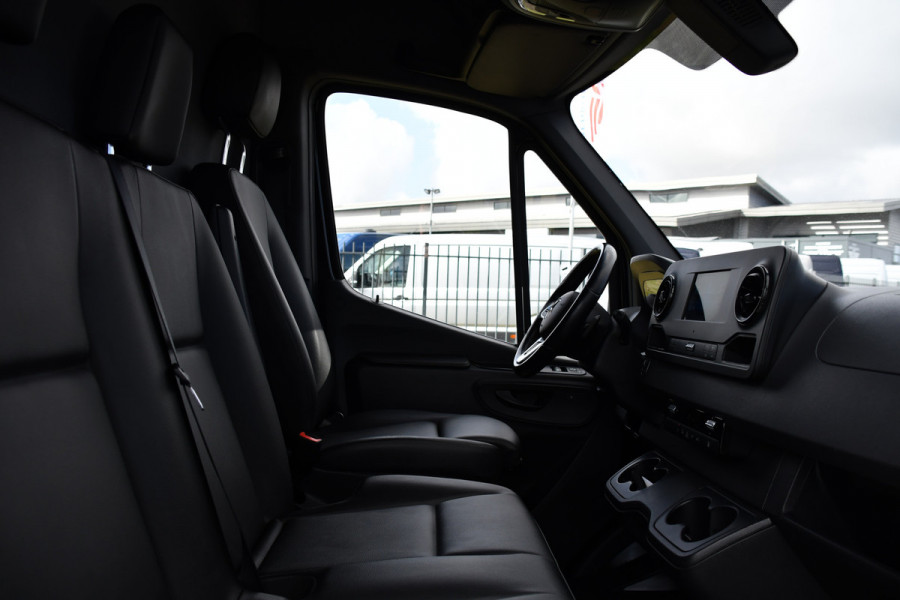 Mercedes-Benz Sprinter 317 1.9 CDI L2H2 RWD Black Edition Camera, Cruise, Carplay, LED, 170pk, Automaat, Stoelverwarming, Standkachel,