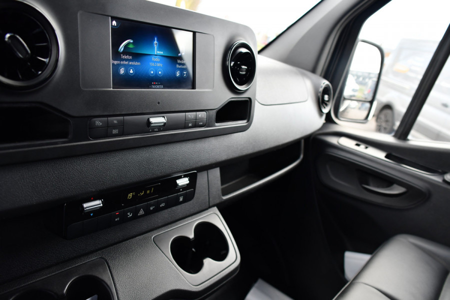 Mercedes-Benz Sprinter 317 1.9 CDI L2H2 RWD Black Edition Camera, Cruise, Carplay, LED, 170pk, Automaat, Stoelverwarming, Standkachel,