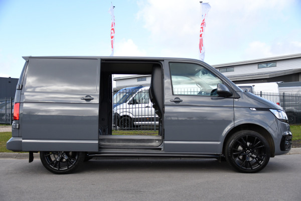 Volkswagen Transporter 2.0 TDI L1H1 30 PB Edition Camera, Adaptieve Cruise, Carplay, Stoelverwarming, 150pk, 2 x Schuifdeur, Standkachel, Trekhaak, Uniek!
