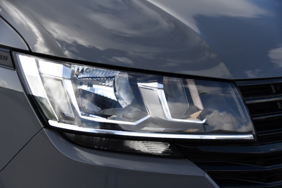 Volkswagen Transporter 2.0 TDI L1H1 30 PB Edition Camera, Adaptieve Cruise, Carplay, Stoelverwarming, 150pk, 2 x Schuifdeur, Standkachel, Trekhaak, Uniek!