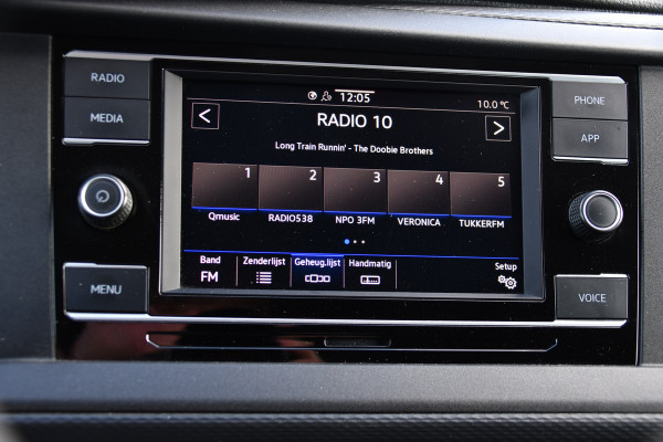 Volkswagen Transporter 2.0 TDI L1H1 30 PB Edition Camera, Adaptieve Cruise, Carplay, Stoelverwarming, 150pk, 2 x Schuifdeur, Standkachel, Trekhaak, Uniek!