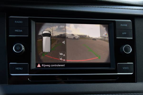 Volkswagen Transporter 2.0 TDI L1H1 30 PB Edition Camera, Adaptieve Cruise, Carplay, Stoelverwarming, 150pk, 2 x Schuifdeur, Standkachel, Trekhaak, Uniek!