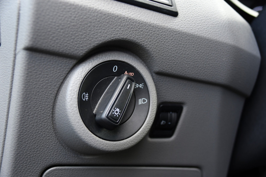 Volkswagen Transporter 2.0 TDI L1H1 30 PB Edition Camera, Adaptieve Cruise, Carplay, Stoelverwarming, 150pk, 2 x Schuifdeur, Standkachel, Trekhaak, Uniek!