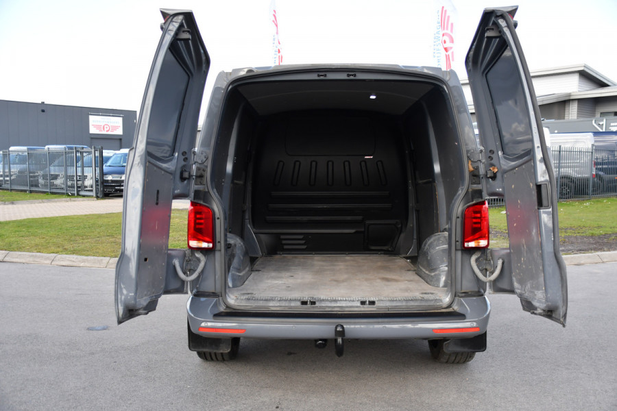 Volkswagen Transporter 2.0 TDI L1H1 30 PB Edition Camera, Adaptieve Cruise, Carplay, Stoelverwarming, 150pk, 2 x Schuifdeur, Standkachel, Trekhaak, Uniek!