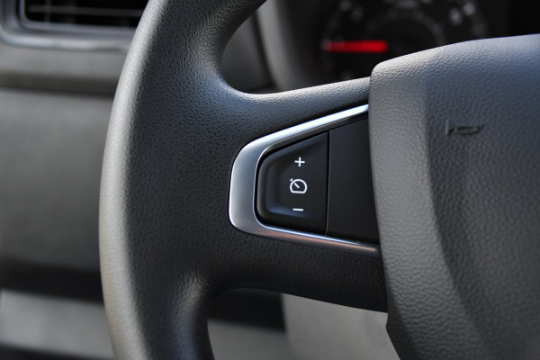 Renault Master T35 2.3 dCi 180 L2H2 DC PB Edition Camera, Cruise, Carplay, LED, 2 x Schuifdeur, Multimedia, 180pk, 6 zitplaatsen, Uniek!