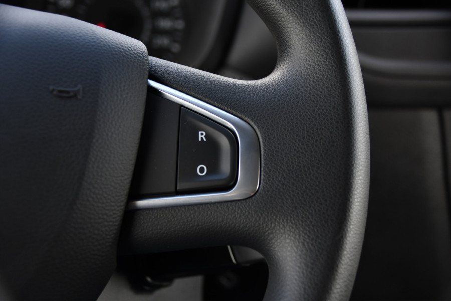 Renault Master T35 2.3 dCi 180 L2H2 DC PB Edition Camera, Cruise, Carplay, LED, 2 x Schuifdeur, Multimedia, 180pk, 6 zitplaatsen, Uniek!