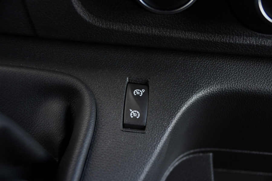 Renault Master T35 2.3 dCi 180 L2H2 DC PB Edition Camera, Cruise, Carplay, LED, 2 x Schuifdeur, Multimedia, 180pk, 6 zitplaatsen, Uniek!