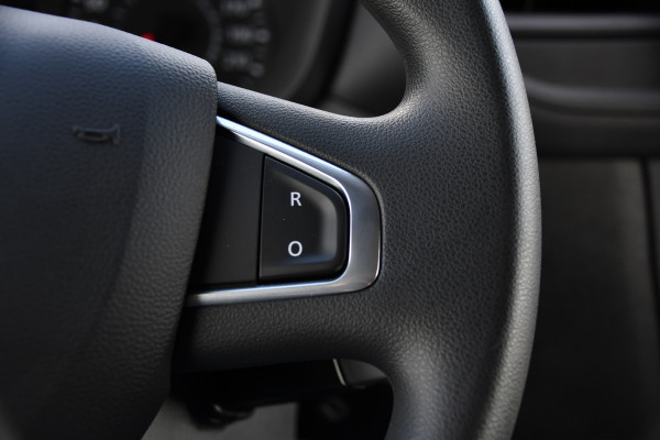 Renault Master T35 2.3 dCi 180 L2H2 DC PB Edition Camera, Cruise, Carplay, LED, 2 x Schuifdeur, Multimedia, 180pk, 6 zitplaatsen, Uniek!