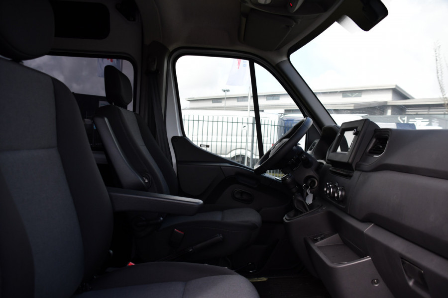 Renault Master T35 2.3 dCi 180 L2H2 DC PB Edition Camera, Cruise, Carplay, LED, 2 x Schuifdeur, Multimedia, 180pk, 6 zitplaatsen, Uniek!