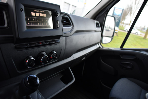 Renault Master T35 2.3 dCi 180 L2H2 DC PB Edition Camera, Cruise, Carplay, LED, 2 x Schuifdeur, Multimedia, 180pk, 6 zitplaatsen, Uniek!