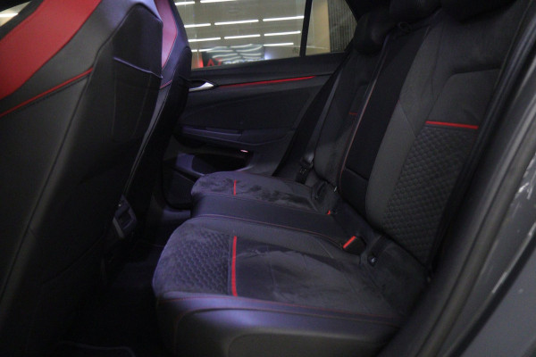 Volkswagen Golf 2.0 TSI GTI CLUBSPORT /PANO/CARPLAY/ACC/BLINDSPOT/SFEER/VOL