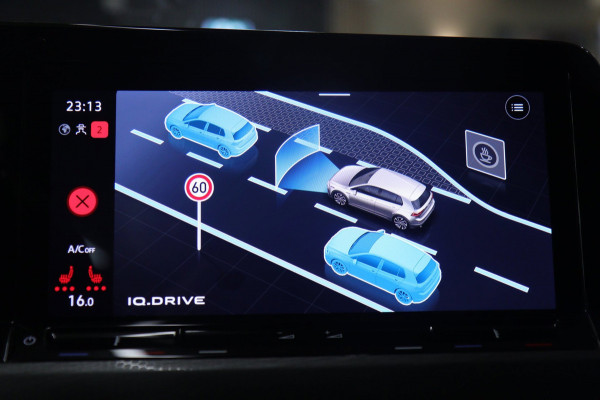 Volkswagen Golf 2.0 TSI GTI CLUBSPORT /PANO/CARPLAY/ACC/BLINDSPOT/SFEER/VOL