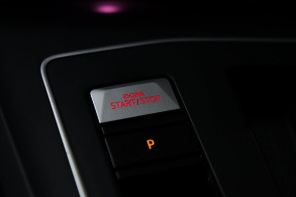 Volkswagen Golf 2.0 TSI GTI CLUBSPORT /PANO/CARPLAY/ACC/BLINDSPOT/SFEER/VOL