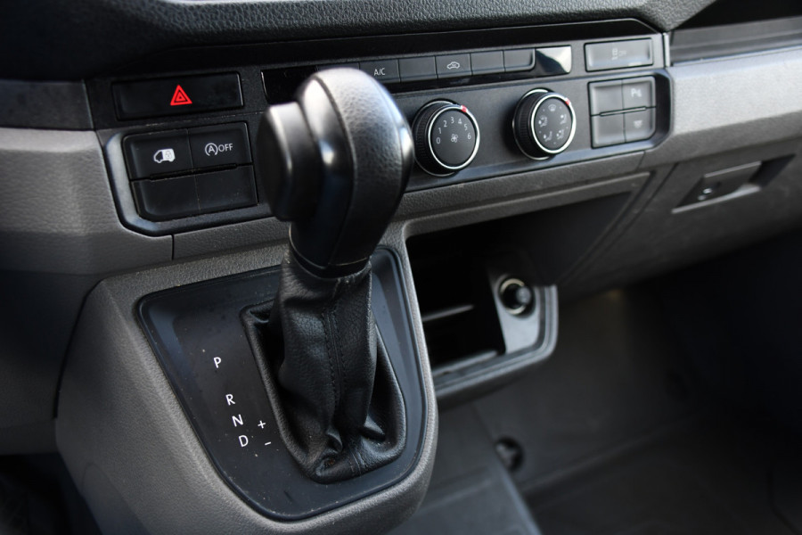 Volkswagen Crafter 35 2.0 TDI L3H3 PB Edition Cruise, Carplay, LED, 140pk, Automaat, Multimedia, Geveerde stoel, Sensoren, Uniek!