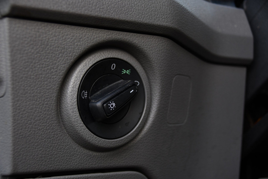 Volkswagen Crafter 35 2.0 TDI L3H3 PB Edition Cruise, Carplay, LED, 140pk, Automaat, Multimedia, Geveerde stoel, Sensoren, Uniek!