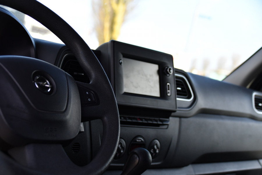 Opel Movano 2.3 Turbo L1H1 Black Edition Camera, Cruise, Carplay, Clima, 150pk, Automaat, Trekhaak, NAVI, Sensoren, Uniek!