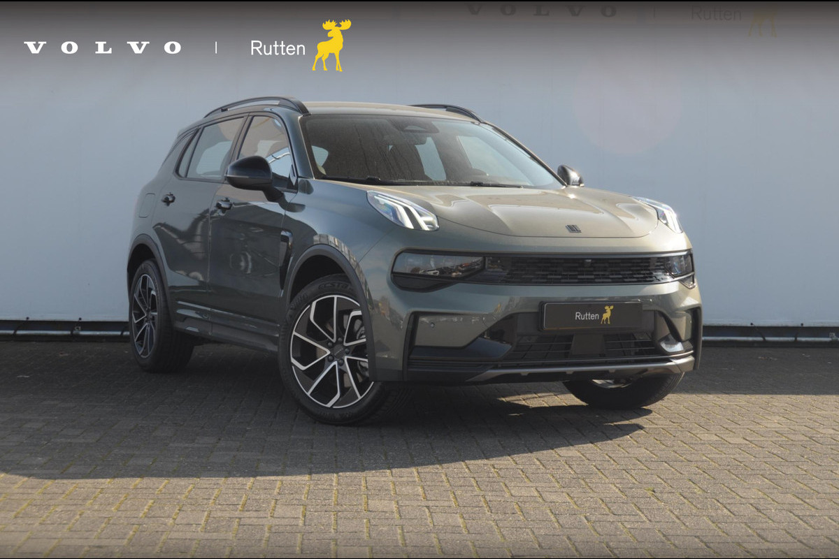 Lynk & Co 01 276PK Automaat Core / Adaptieve cruise control / Stoel - en stuurwielverarming / Parkeersensoren met camera / Apple carplay / Trekhaak / Metallic lak / 19" lichtmetalen velgen